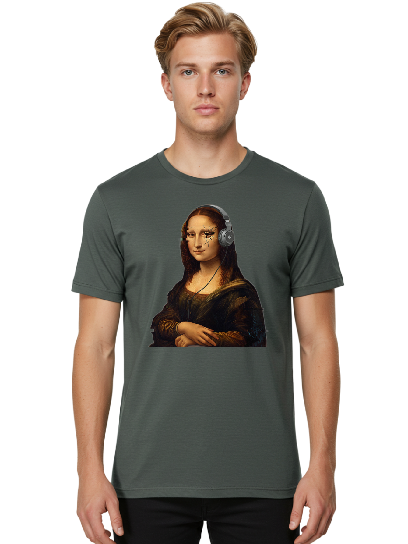 Mona-Lisa-Headphones-2 Men'S Graphic Tee, 100% Cotton, Comfortable Casual Summer Wear, Machine Washable, Vintage Camera, Old Camera, Antique Camera, Black Camera, Classic Photography, Photography Equipment, Nostalgic Device, Film Camera, Bam902